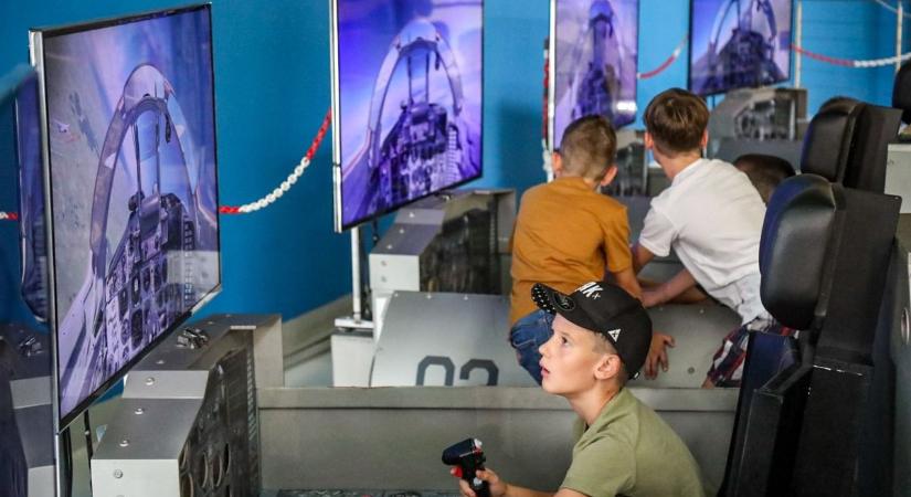 Egy napra mindenki pilóta lehetett: különleges napot tartottak a Repülőmúzeumban – galériával, videóval