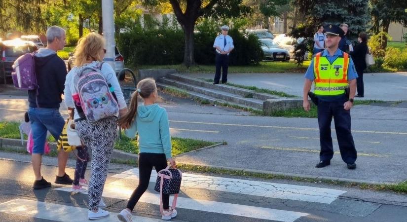 Nagyobb forgalom, dugó, nehezebb parkolás: kezdődik az iskola – a rendőrség tanácsai