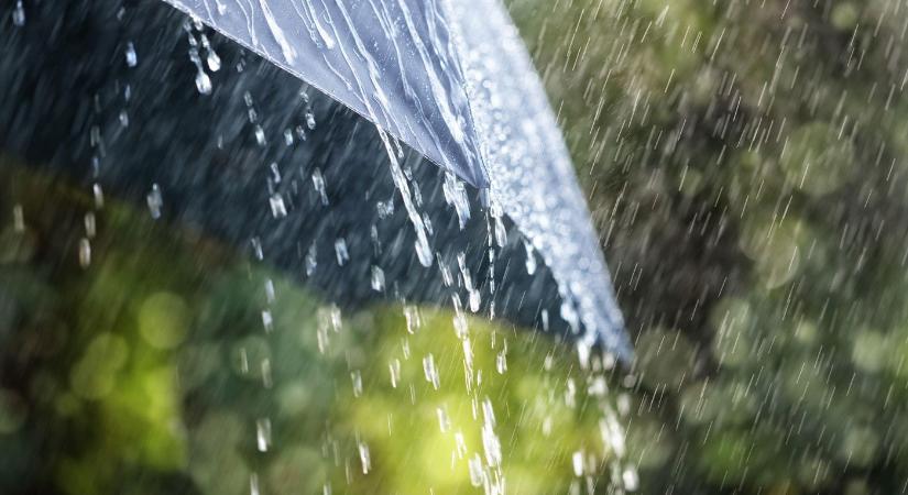 5 vármegyében felhőszakadás tódul a nyakunkba, kijött a sürgős figyelmeztetés máris? Részletes időjárás-előrejelzés