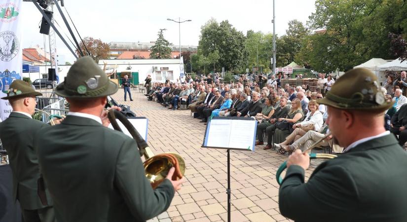 Vasi vadásznap Celldömölkön: finom falatok és közösség - este fellép A Két Zsivány