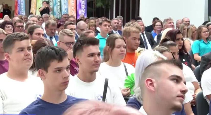 Miskolcon nyitották meg a 2025/26-os szakképzési tanévet  videó