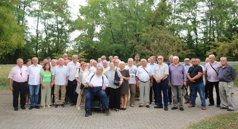 Egykori harckocsizó katonák találkoztak Kalocsán, a 96 éves parancsnok is részt vett az eseményen – képekkel