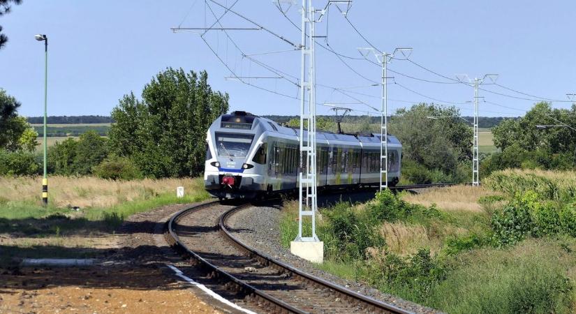Késik egy Füzesabonyból induló vonat