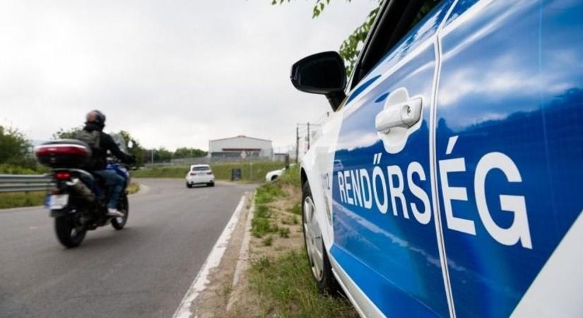 Árokba csapódott egy autó az M3-ason