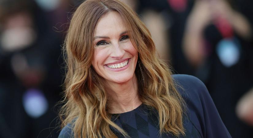 Julia Roberts az idei Velencei Filmfesztivál sztárja: ezt az estélyit választotta a vörös szőnyegre