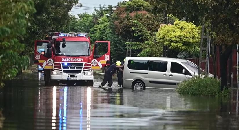 Nyolcvan alkalommal kellett vonulniuk Budapesten a tűzoltóknak a vihar miatt
