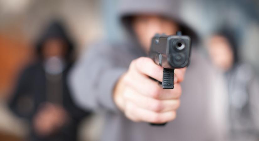 Vérfürdő Simonyban: hátulról lőtték le a várandós nőt, párja is megsebesült