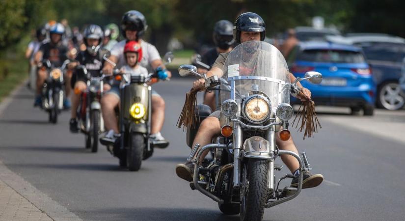 Elszabadultak a lóerők Hajdúnánáson, több száz motoros repesztett végig a városon! – fotók!