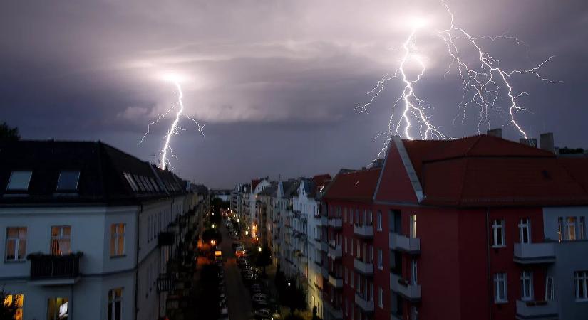 Szombati vihar: a fővárosban nyolcvan fölötti riasztás érkezett be a tűzoltókhoz