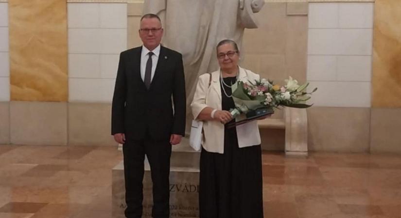 A köztársasági elnök kitüntetésben részesítette a nyugalmazott Veszprém vármegyei ügyészt