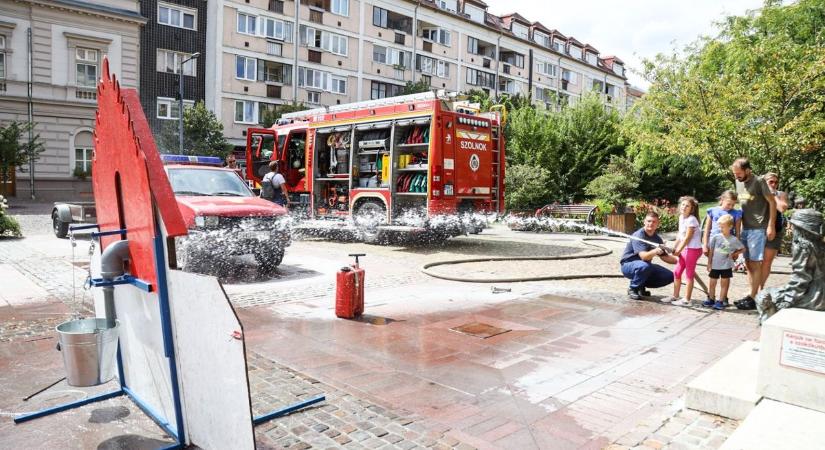 Civil Kavalkád pezsdítette fel Szolnok főterét – galériával, videóval