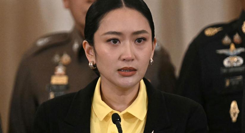 A thai bíróság menesztette a miniszterelnököt