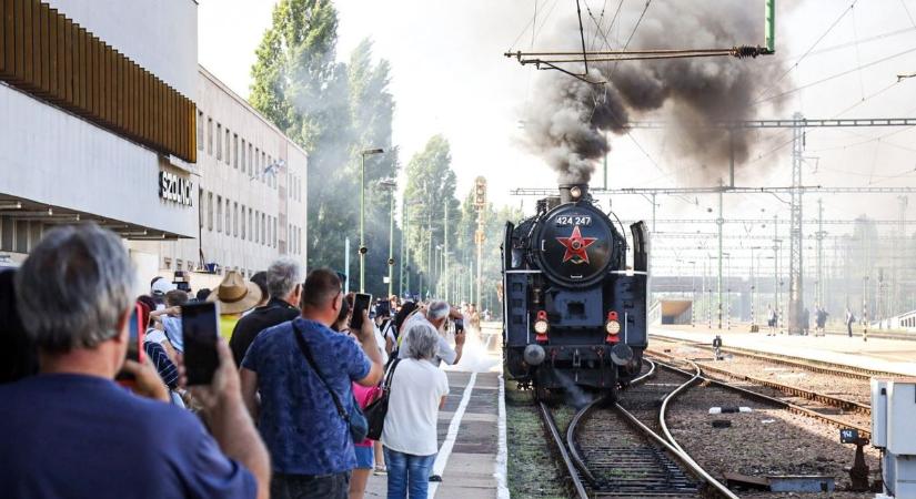 Gőzfelhőben ünnepelt Szolnok – ilyen volt a város születésnapja – galériával videóval