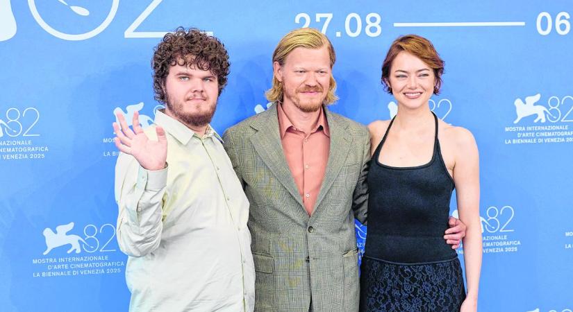 Velencei filmfesztivál: korosodó filmcsillag és földönkívüli cégvezető