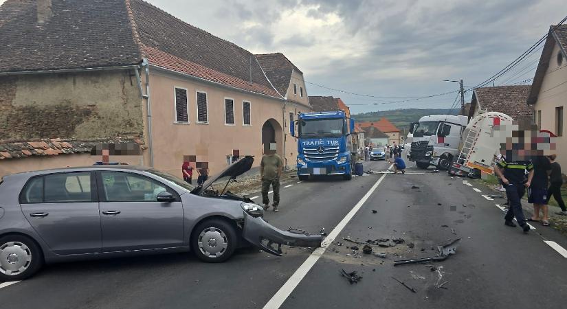 Tejszállító is érintett egy Maros megyei balesetben