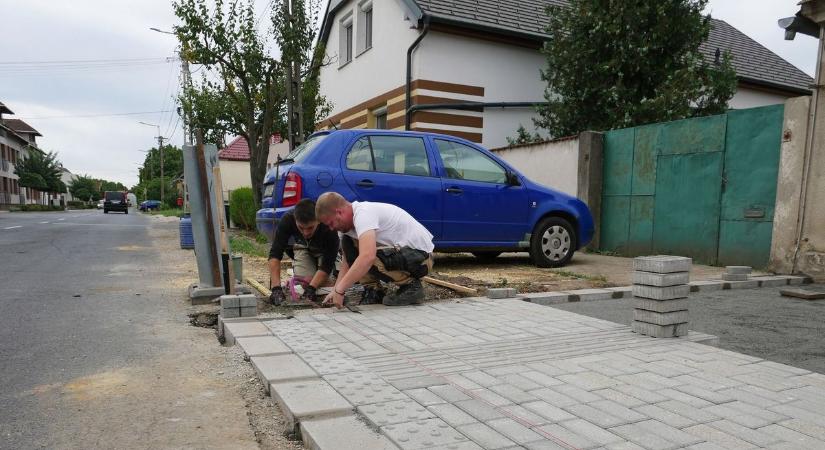 Okoszebra Sárváron: már működik a lézerfényes gyalogátkelő