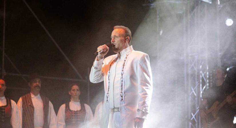 Tízezrek kiáltották újra együtt: István, a király!