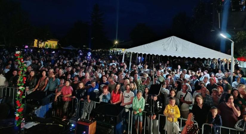 Felrobbantotta Dánielfy a színpadot a hajdú-bihari fesztiválon - videóval