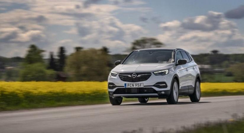 Hátraarc az Opelnél, szó sincs már teljes elektromos fordulatról