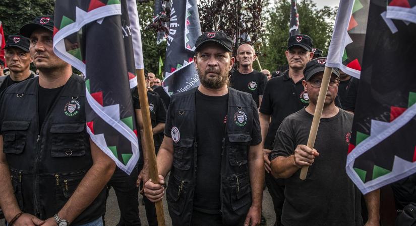 Hiába a rendőrségi tiltás, felvonul Szolnokon a Mi Hazánk Mozgalom
