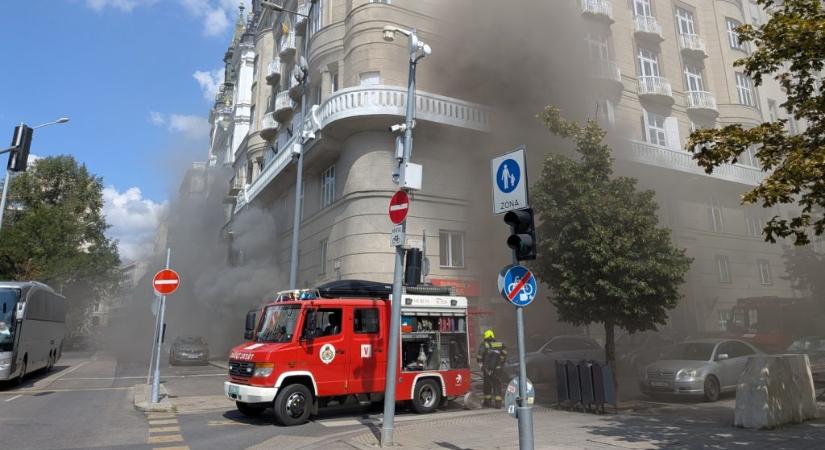 Tűz ütött ki egy utazási irodában Budapest belvárosában