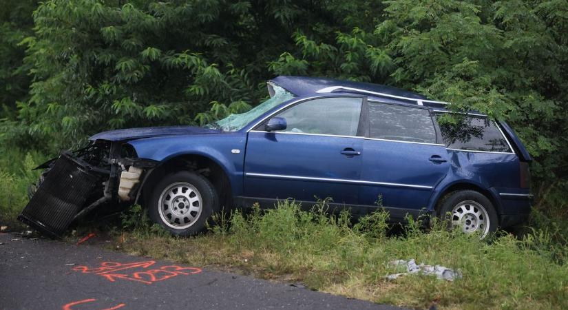 Lesodródott az útról, és árokba vágódott egy autó a hírhedt jutai kanyarban