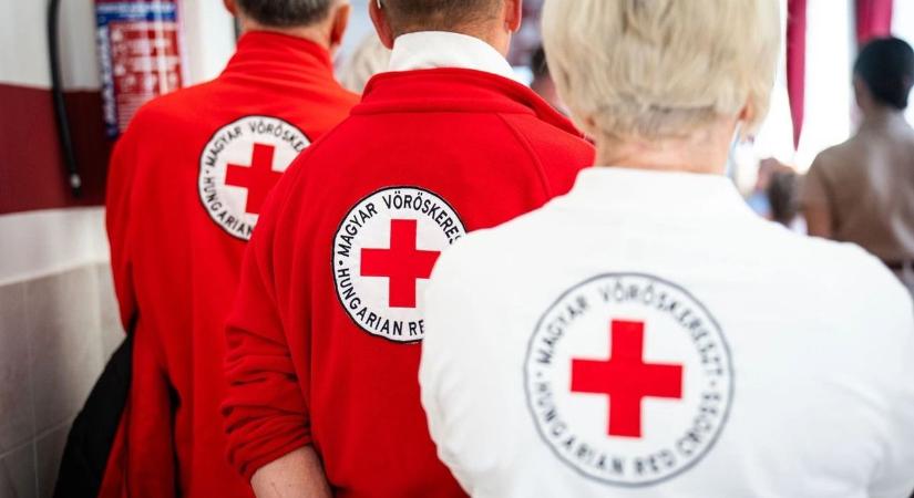 Ne dőljön be! Most a legnagyobb humanitárius szervezet nevével élnek vissza a bűnözők