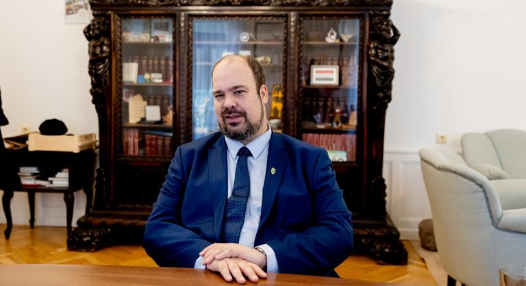 Új elnököt választott az országgyűlési választásoktól visszalépő Momentum