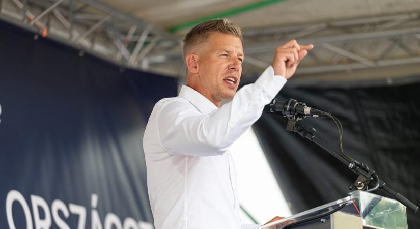 Magyar Péter: Orbán már odáig süllyedt, hogy Gyurcsányt dicséri