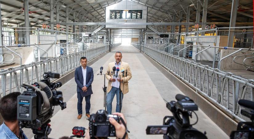 Lázár János beültette a 81 éves nagybátyját a Nemzeti Ménesbirtok Zrt.-be