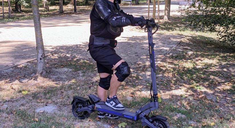 Ausom DT2 Pro duál motoros elektromos roller teszt – Az arany középút, ami a nagyokat is megszorongatja