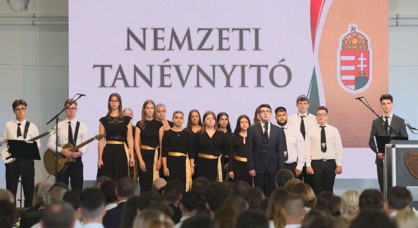 „Igyekszünk minden tehetséget megtalálni, fejleszteni, hogy befuthassák azt a pályát, ami bennük van” – mondta Rétvári Bence államtitkár Kisvárdán