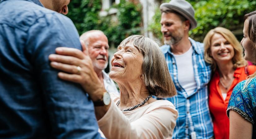 Rászálltak a nyugdíjasokra: kötelező szolgálatra jelentkezhetnek, ha pénzt akarnak látni