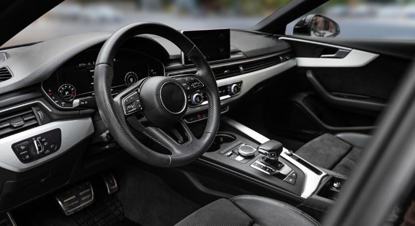 A fekete szörnyeteg, ami mellett minden más SUV eltörpül – videó