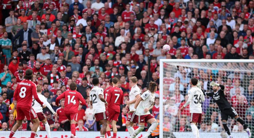 Videó: bődületes szabadrúgásgólt lőtt Szoboszlai az Arsenal ellen