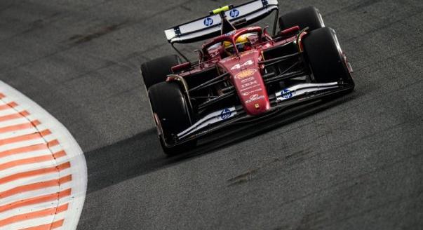 Hamilton rajtbüntetést kapott, Leclerc megúszta