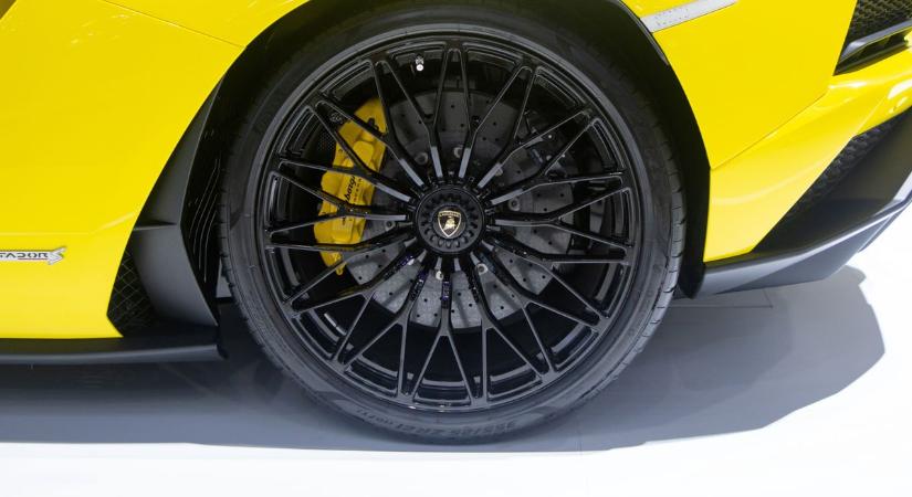 Sárga Lamborghini Urus pihent meg Kecskeméten, mindenki megfordult utána! – videó