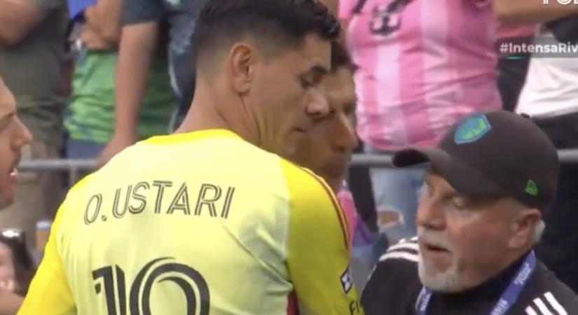 Luis Suárez most nem harapott, „csak” leköpte az ellenfél egyik stábtagját