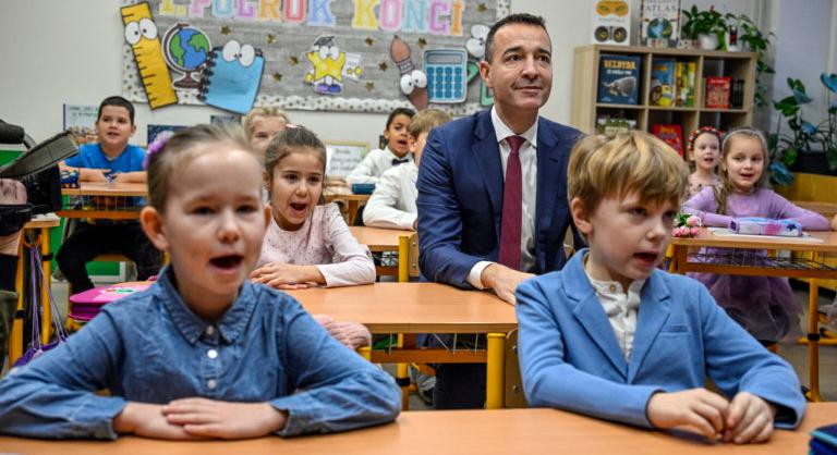 Drucker tanévnyitó beszédében: A nemzet legerősebb fegyvere nem a hadsereg, hanem az oktatás