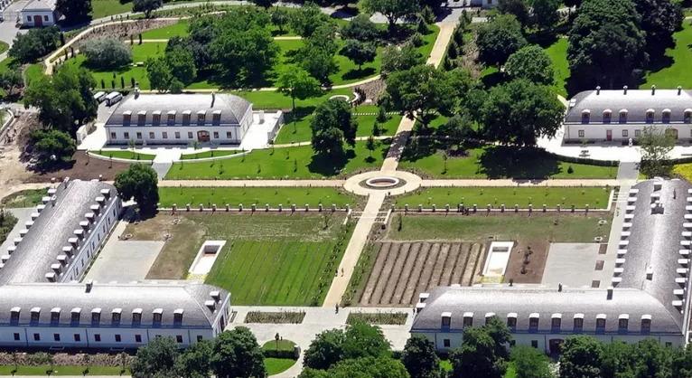 Orbán Viktor: az ellenzék luxusról hazudozik, de mindig lebukik – Magyar Péter: a két Orbán mindenkit hülyének néz