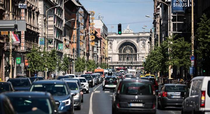 Mától megváltozik a közlekedés – komoly veszélyekre figyelmeztet a rendőrség