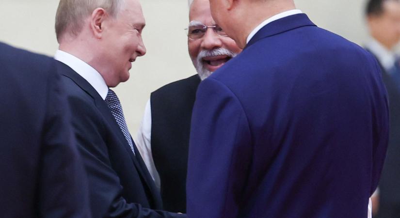 Putyin-Modi, Putyin-Fico, Hszi-mindenki – a kínaiak diplomáciai izmokat villantanak a SCO-csúcson Tiencsinben