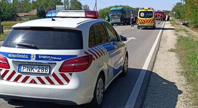 Két jármű ütközött össze az 55-ös főúton, az egyik sofőr nem élte túl