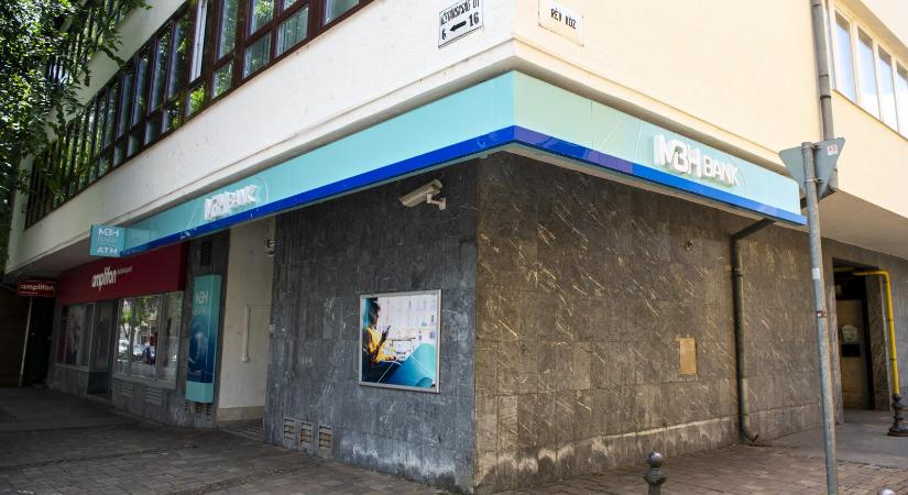 Matolcsy Ádám cége és Mészáros Lőrinc bankja tűnik fel két, összesen 80 milliárd forintot rejtegető magántőkealap mögött