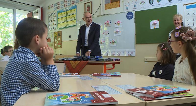 Több, mint hatszáz elsős kap tolltartót idén Kaposvártól