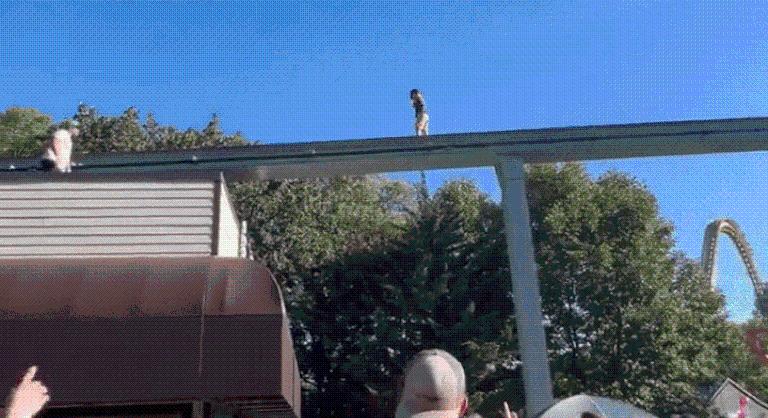 Vendégek mentették meg a vidámpark kisvasútjára tévedt gyermeket