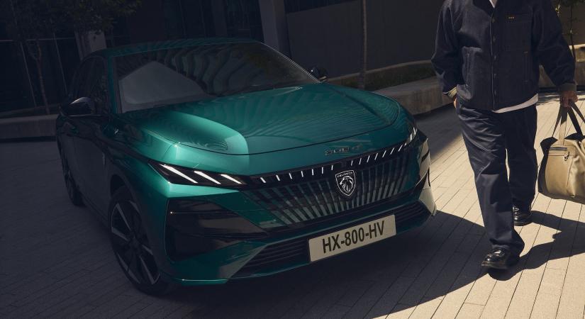 Friss külsővel és nagyobb akkumulátorral debütált a megújult Peugeot E-308