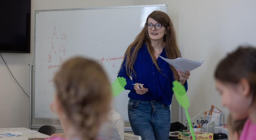 A liberális Tusk-kormány a családok ellen fordult: így erőltetik a szexuális propagandát a lengyel iskolákban