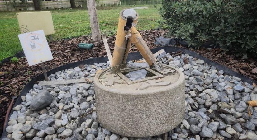 Megrongálódott a japánkert egyik eleme