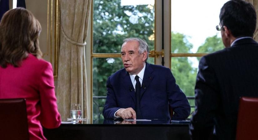 Tesz még egy utolsó kétségbeesett kísérletet a menekülésre a francia kormányfő